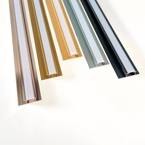 Aluminiumsprofil med led lys til tilslutning af pvc v&aelig;gpanel