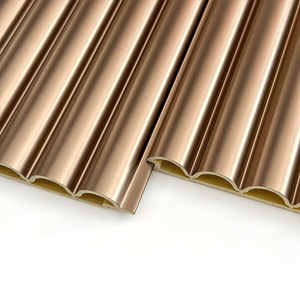 Geriffelte WPC-Wandpaneele mit goldenem Clustermuster f&uuml;r den Innenbereich, 3 m